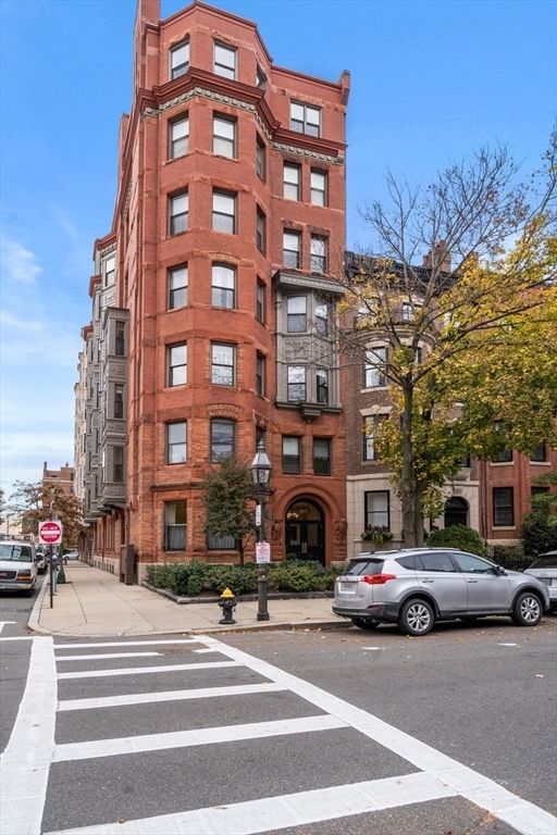 Building Photo - 199 Marlborough St