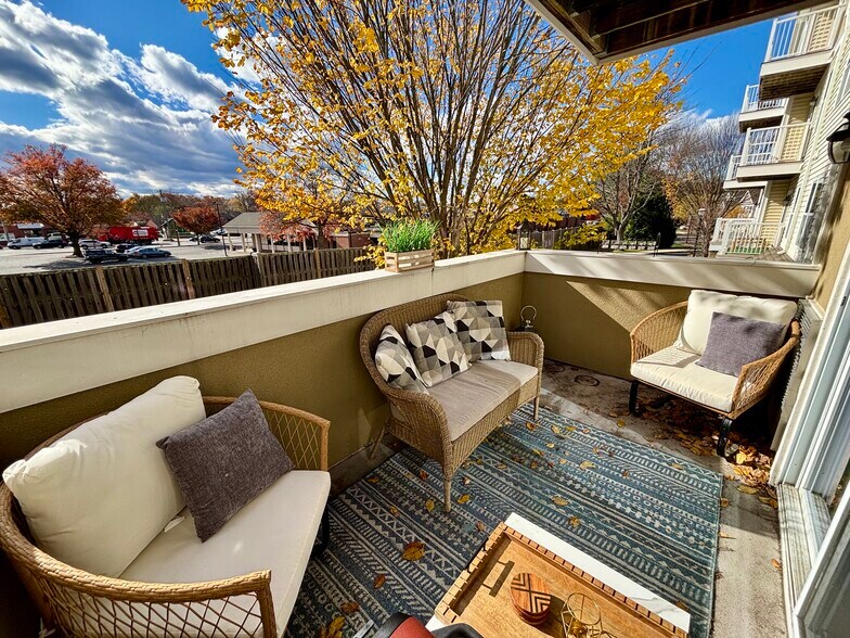 Building Photo - 34 Schoolhouse Dr