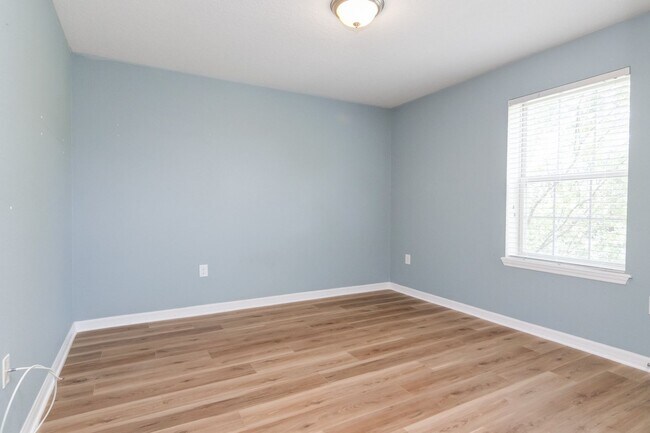 Building Photo - Stunning 4bed /3.5 bath Home For Rent at W...
