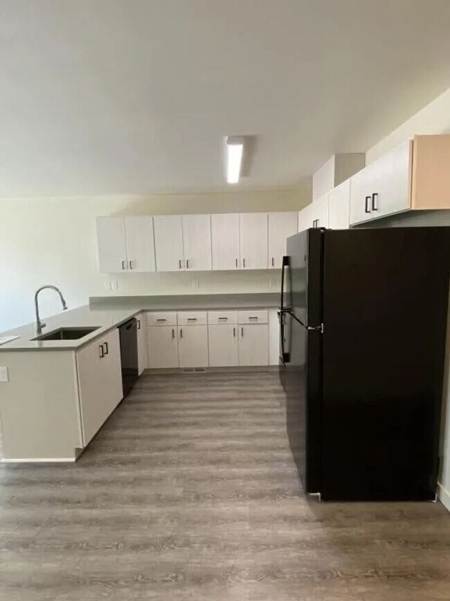 Building Photo - BarB01