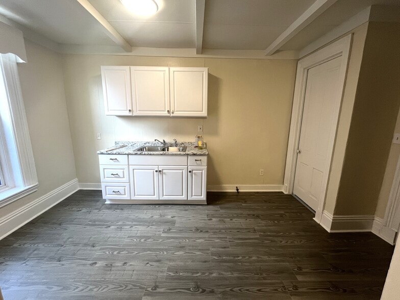 Building Photo - 239 W 16th St