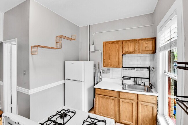Building Photo - $1,570.00 - 1 Bed,1 Bath, Multiplex in Den...