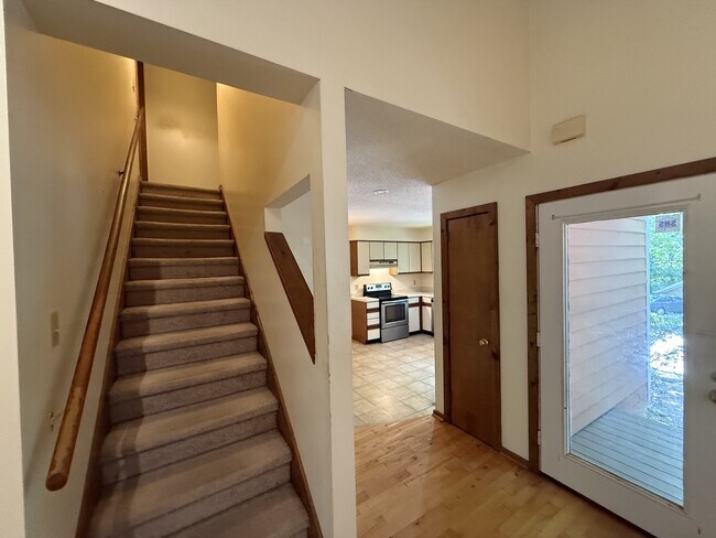 Building Photo - 113 S Peak Dr