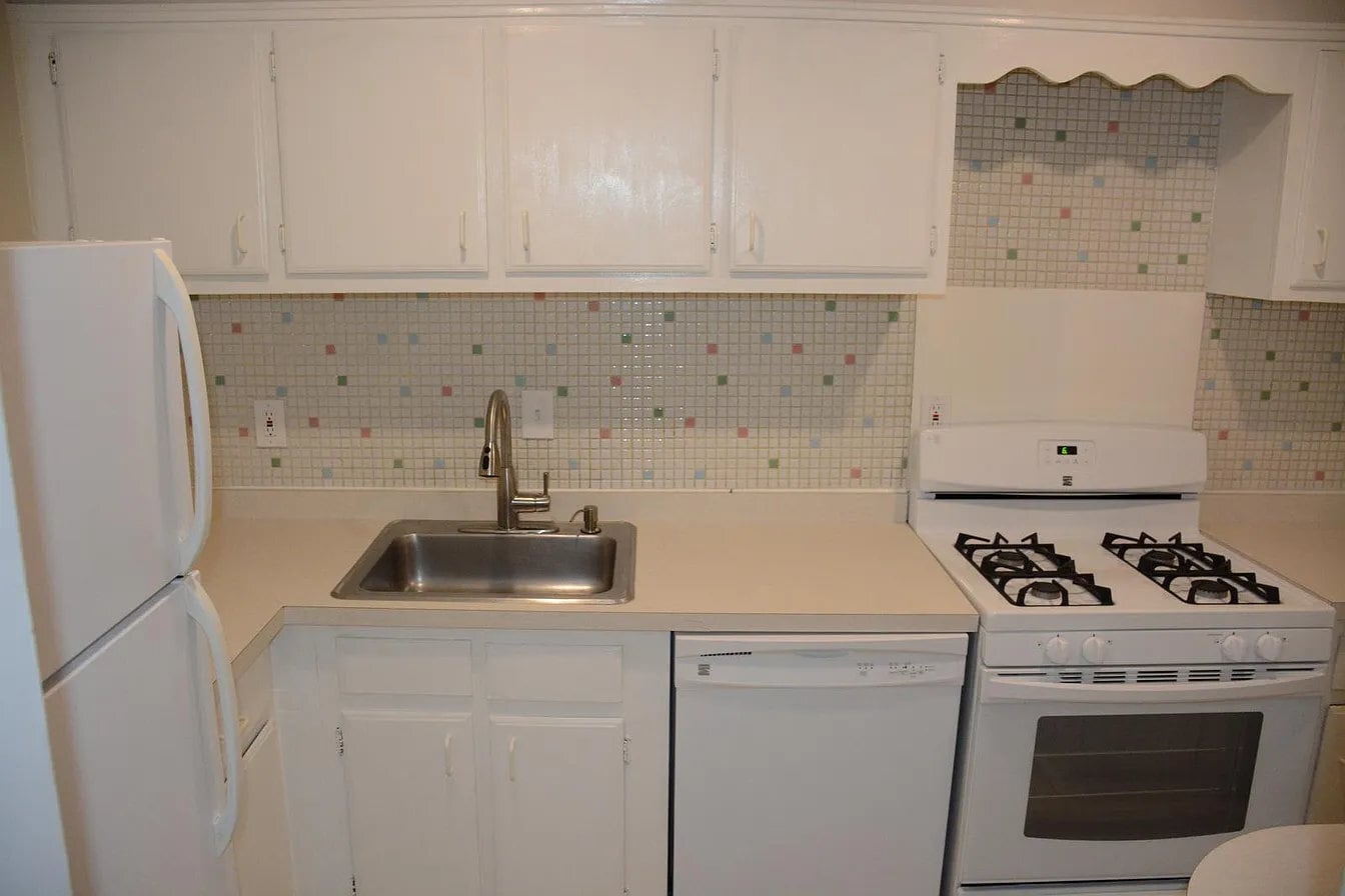 Building Photo - 217 Victor Pkwy Unit F