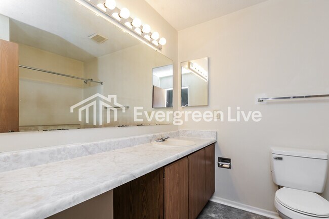 Building Photo - 6544 Rolling Glen Dr