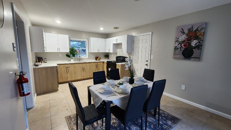 Building Photo - 2 Hazelwood Cir