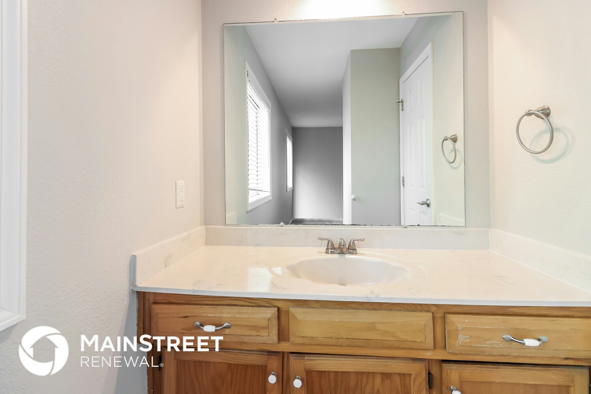 Building Photo - 522 Valle Dr