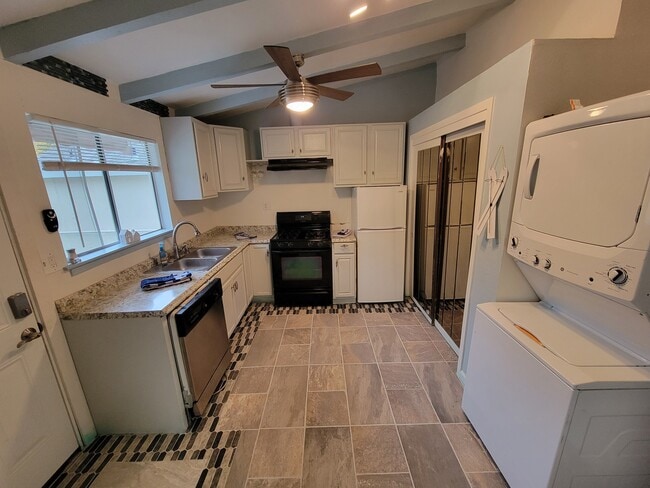 Building Photo - 707 Cirby Way