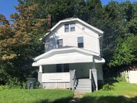 Building Photo - Spacious 4-Bedroom Home for Lease in Akron