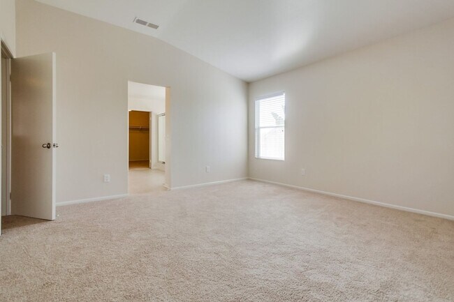 Building Photo - Gorgeous 4 Bedroom Santa Fe Hills Home With a Pool!