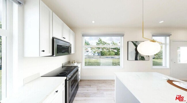 Building Photo - 2901 Raymond Ave