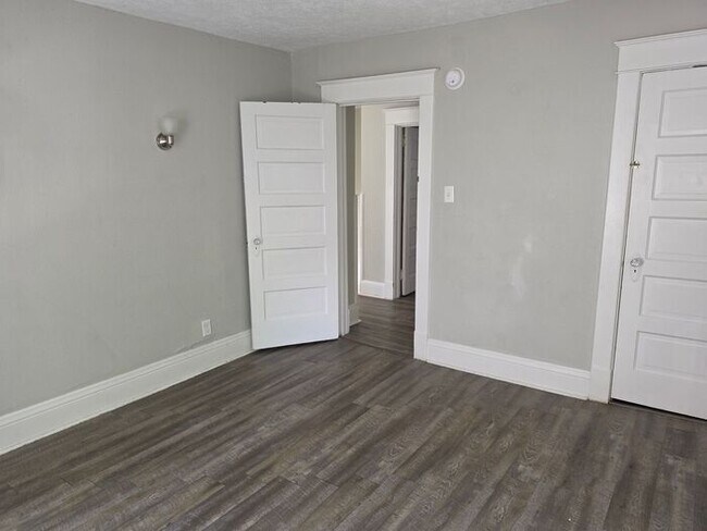 Building Photo - Three Bedroom Single Family home