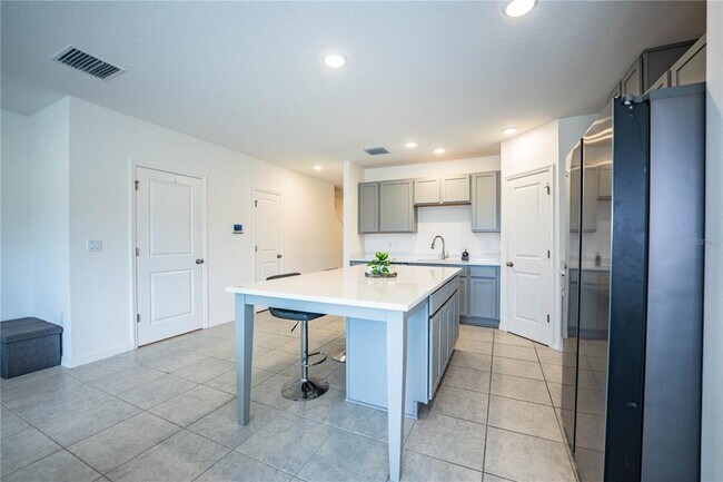 Building Photo - 3883 Academia Ave