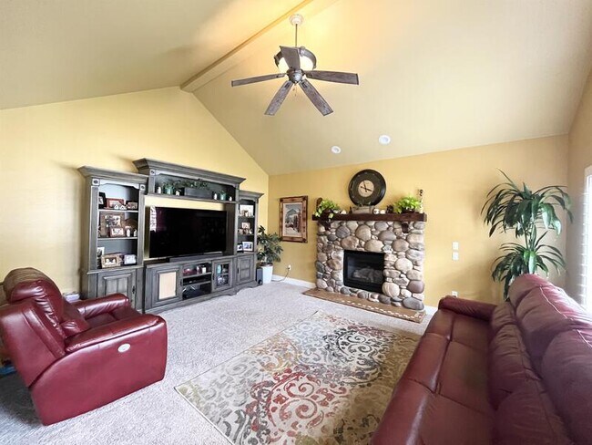 Building Photo - 2035 Quartzridge Dr