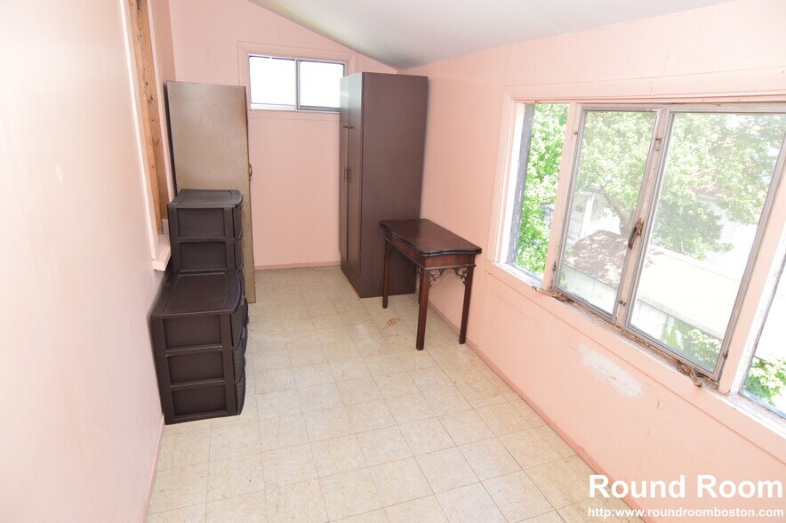 Building Photo - 100 Etna St