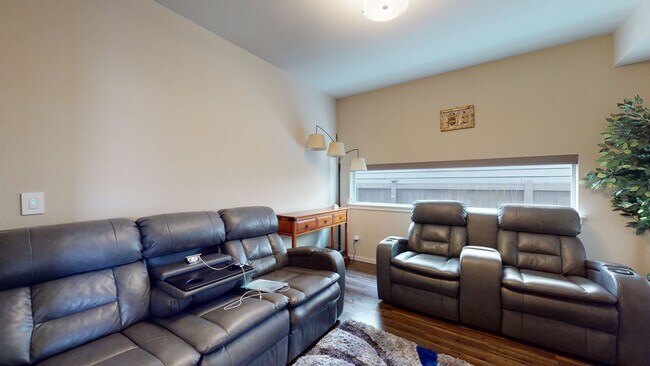 Building Photo - Auburn Lakeland Hills area/Lakeview Community- 4 bedroom 2.5 bathroom with AC - Available May 5th!