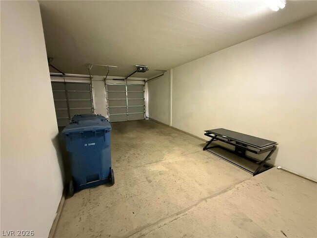 Building Photo - 3555 Meridale Dr