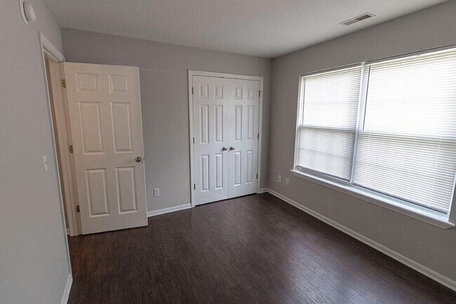 Building Photo - 1871 Field St