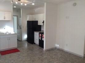 Building Photo - 917 Phillips St