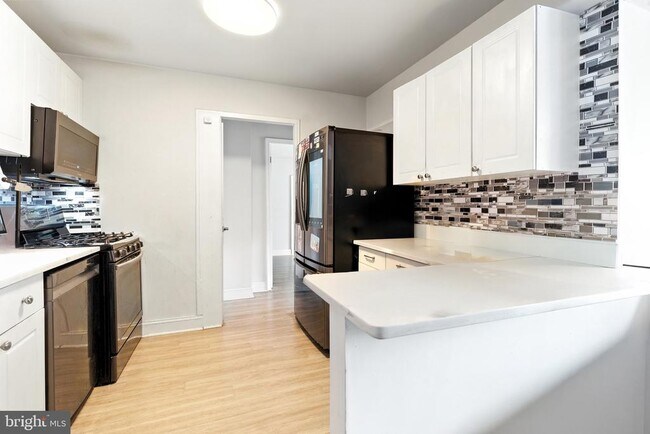 Building Photo - 5340 Holmes Run Pkwy