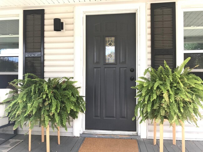 Building Photo - 401 E Cambourne St