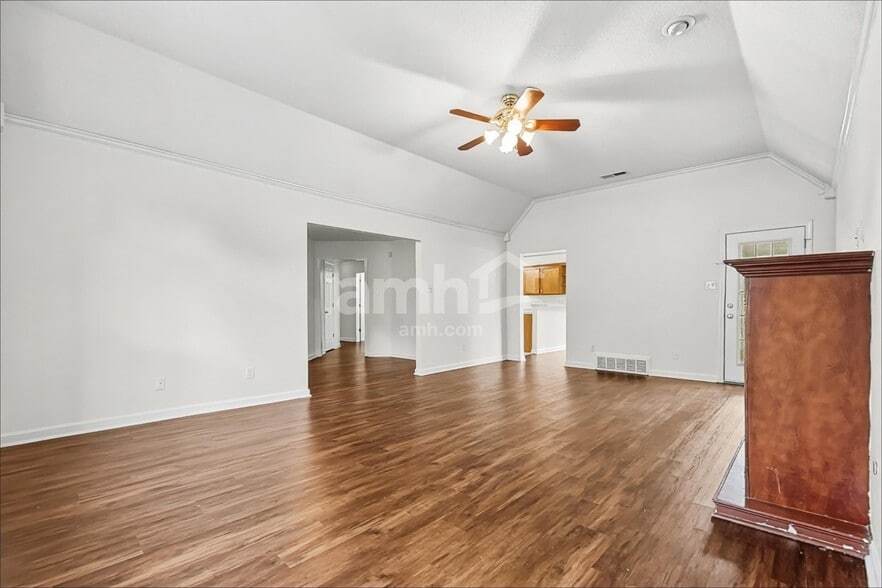 Building Photo - 1466 Far Dr
