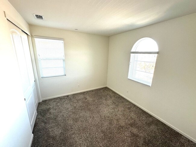 Building Photo - Natomas 3 Bedroom Home with a loft for rent!
