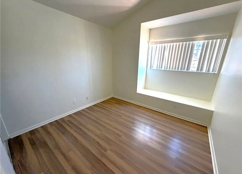 Building Photo - 39843 Amberley Cir