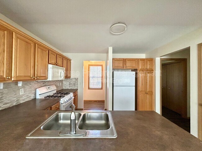 Building Photo - 2103 Kinnrow Ave NW