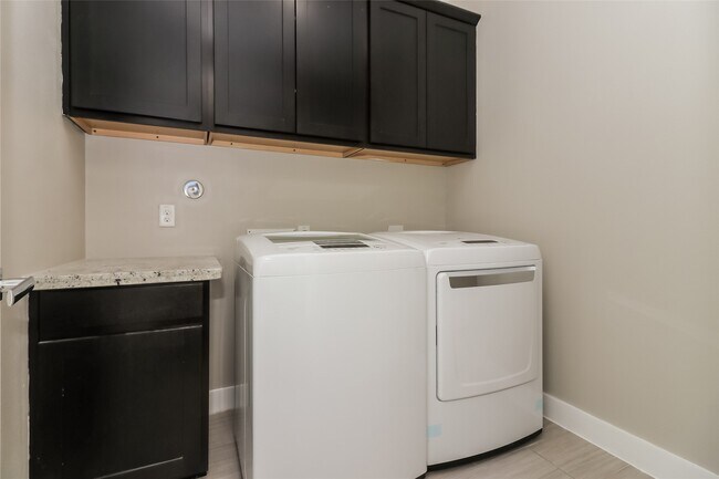 Building Photo - 4403 Eli St