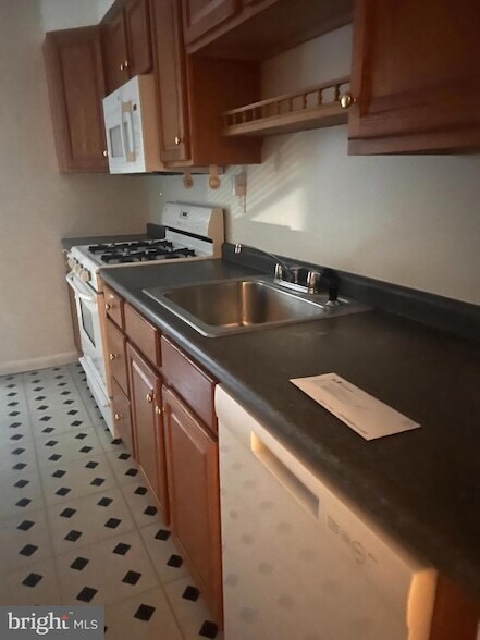 Building Photo - 329 Shawmont Ave