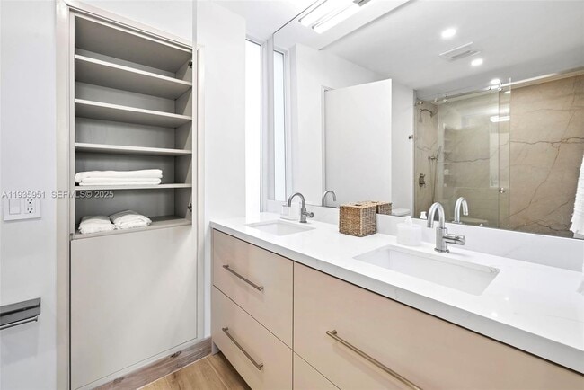 Building Photo - 10001 E Bay Harbor Dr