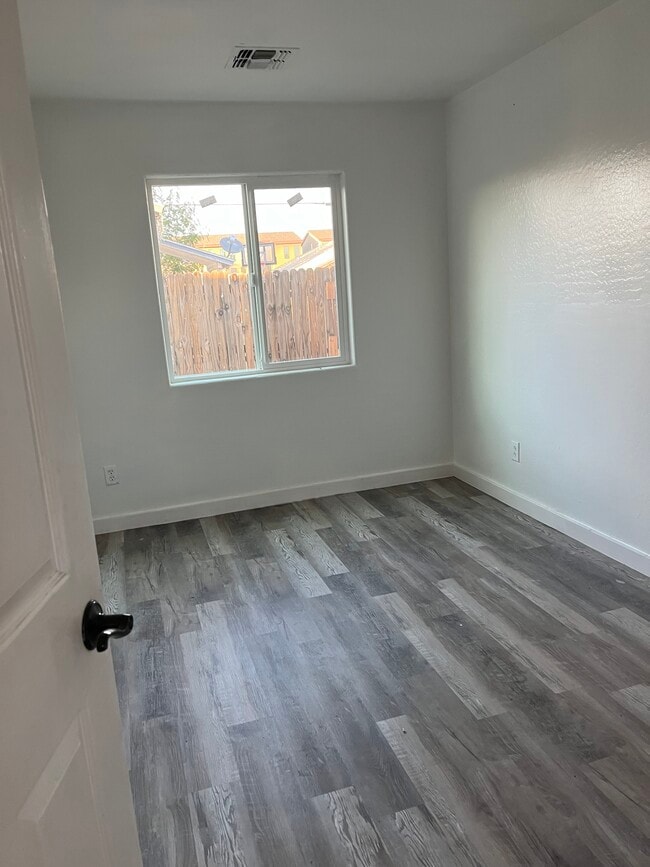 Bedrooms - 2906 E Chipman Rd