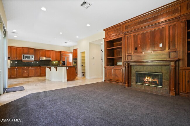 Building Photo - 6077 Mandeville Pl