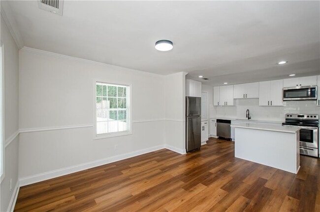 Building Photo - 4244 Lindsey Dr