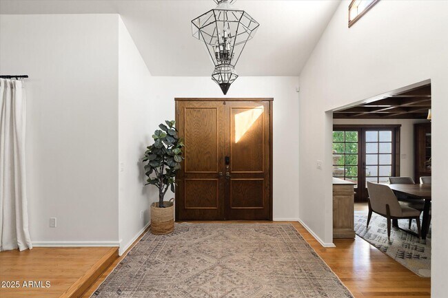 Building Photo - 1025 E Morten Ave