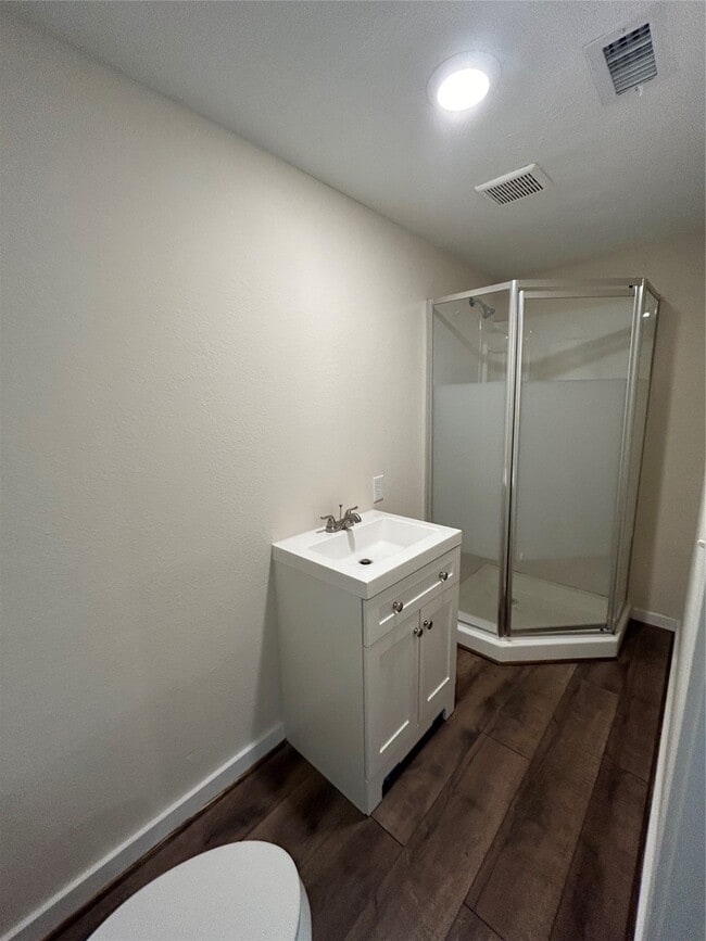 Building Photo - 5822 Edna St