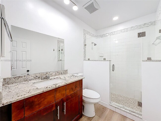 Building Photo - 2424 SE 17th St