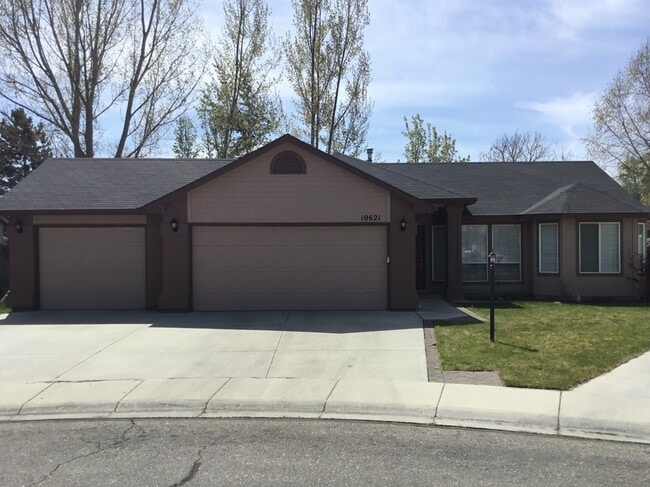 Building Photo - 10621 W Hazelwood Dr