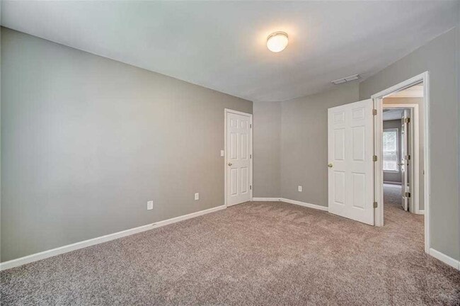 Building Photo - 716 Parkside Dr