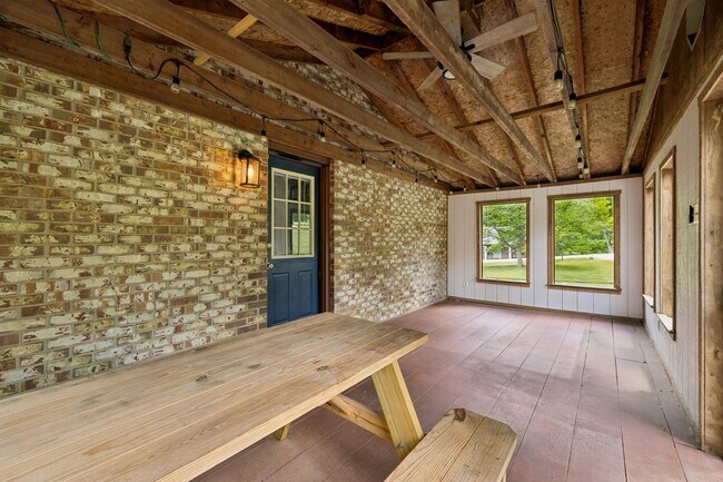 Building Photo - Pet Friendly Four Bedroom with Basement!