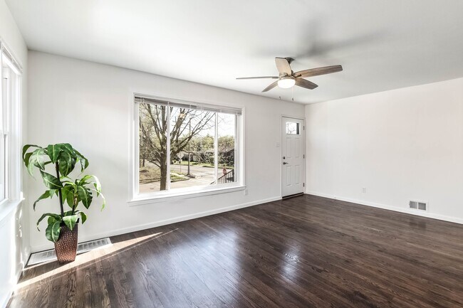 Building Photo - 8143 Braddock Dr