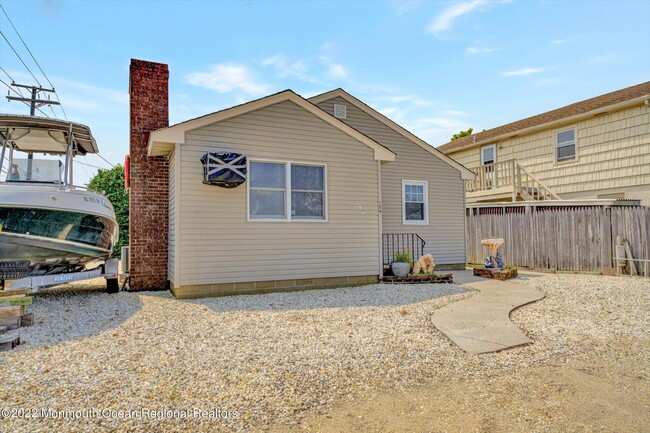 Building Photo - 209 5th Ave