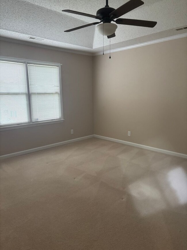 Building Photo - 2 Bedroom Salisbury Home