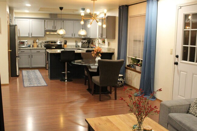 Building Photo - Beautiful 3 Bedroom  Home FOR RENT in Great Community of Steilacoom!!