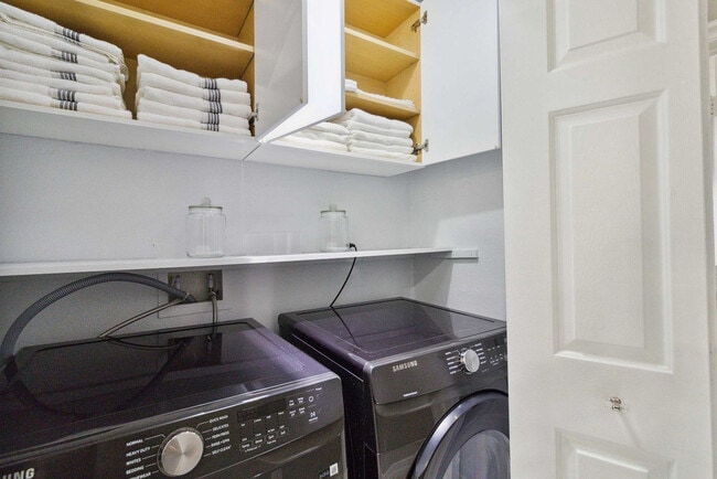 Building Photo - 4931 Dunmore Ln