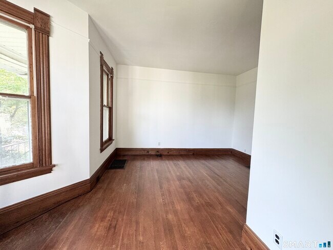 Building Photo - 23 Quintard Ave