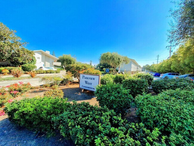 Building Photo - Spacious Second Floor 1bd Condo in Great P...