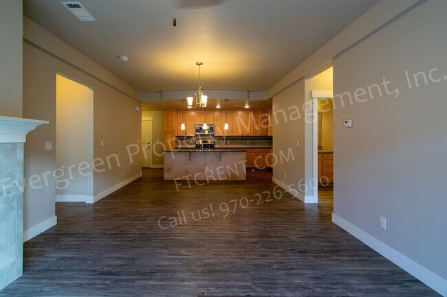Building Photo - 2715 Iowa Dr