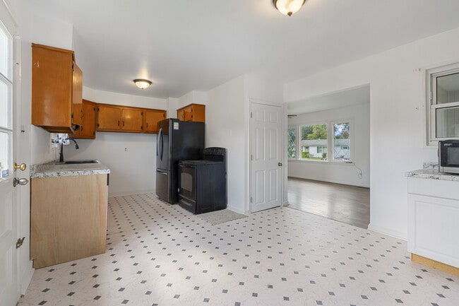 Building Photo - 18 John Collins Cir